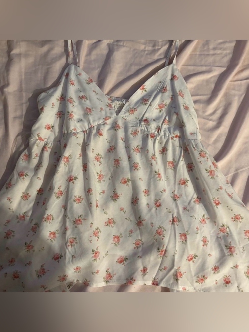 2/$25💌 Floral V-Neck Spaghetti Strap Women's Top in White with Pink Roses